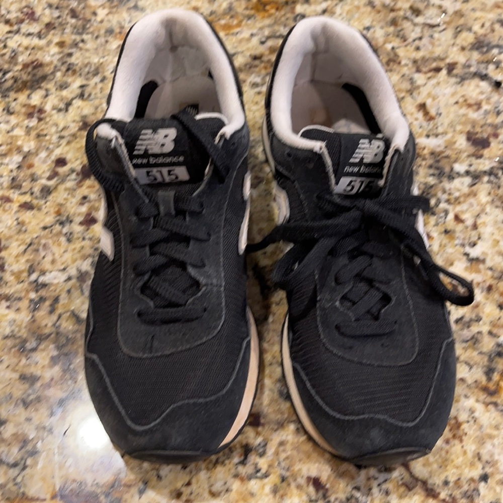 New balance tennis shoes